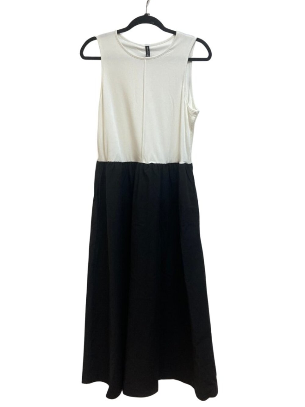 White and Black Sleeveless Mid Calf Dress Size Large